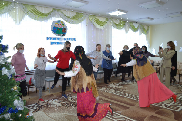 Ряженые-напомаженные с народом попляшите, что делать покажите.JPG